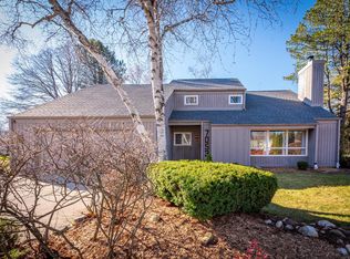 7053 Heathmeadow Ct, Greendale, WI 53129