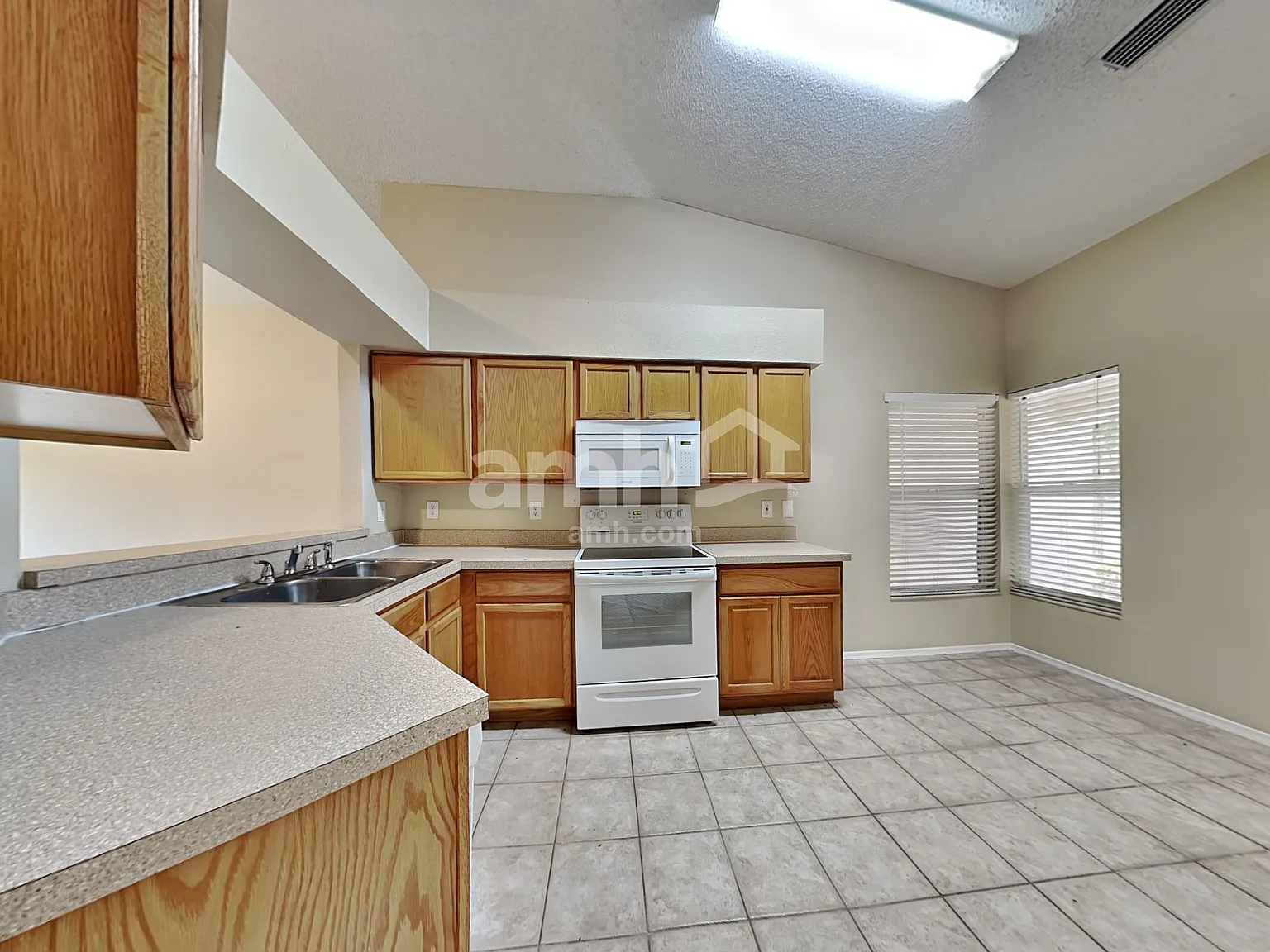 4 bed, 2.0 bath, 1527 sqft, $2,225 — Photo 3