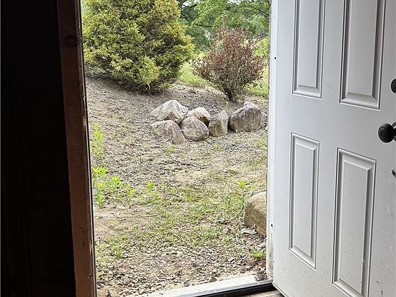 3rd image of 11784 Chamberlain Rd