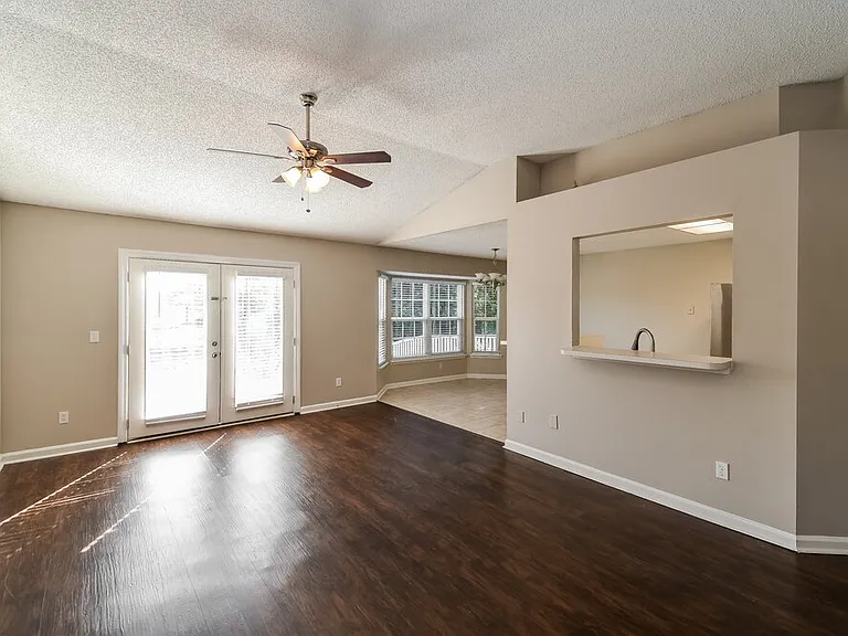 2936 Waters View Cir — Photo 4