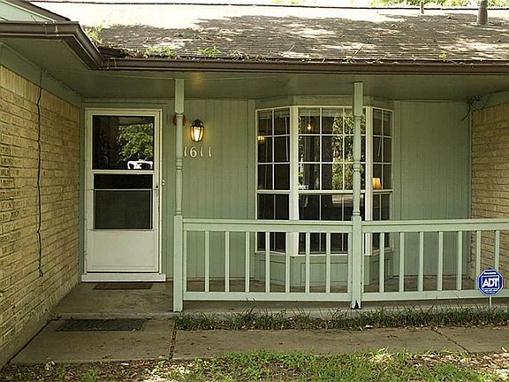 A lovely porch entry makes for an inviting 1st impression.
