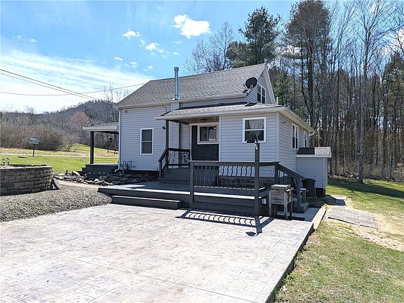 3rd image of 2035 E Valley Rd