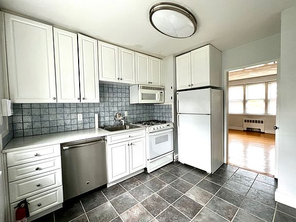 5th image of 9 Twomey Ct APT 51