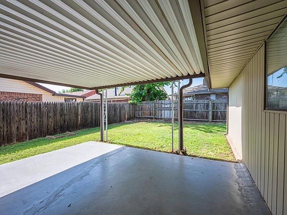 4th image of 8304 NW 112th St