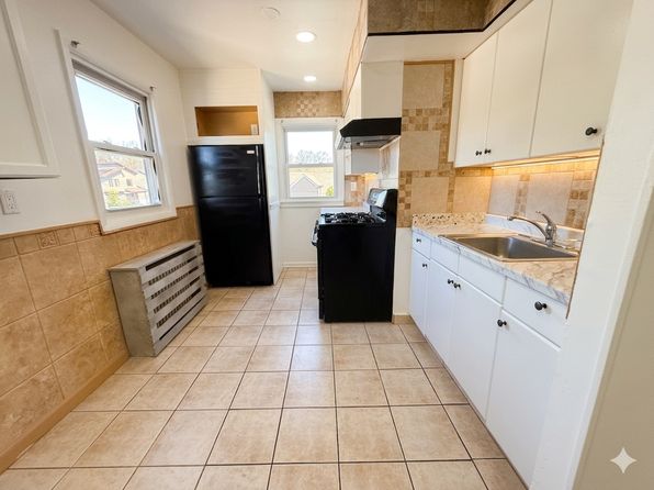 138 Lake Ave #2B