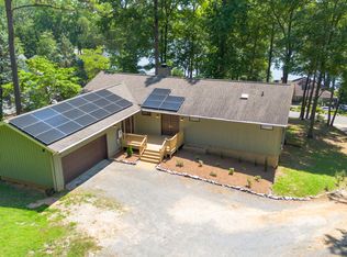 207 Lakeview Dr, Sanford, NC 27332
