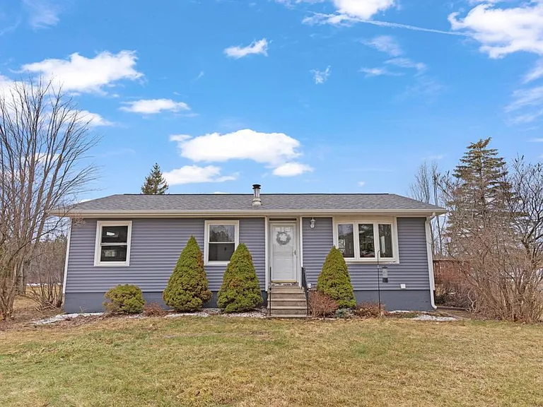 9 Reservoir Rd — Photo 1