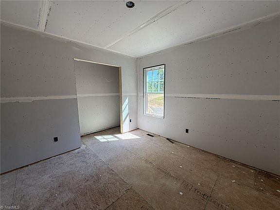 5th image of 219 Tower Rd