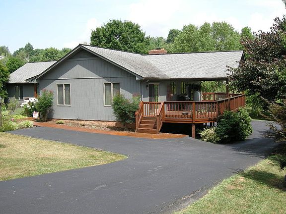 3rd image of 470 Lakeview Dr