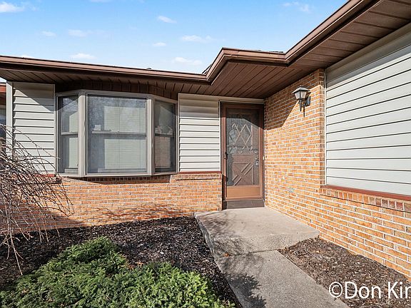 3rd image of 2151 Terrace Van Dr NE