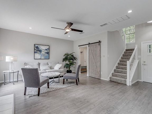 2nd image of 1806 Parkwood Dr