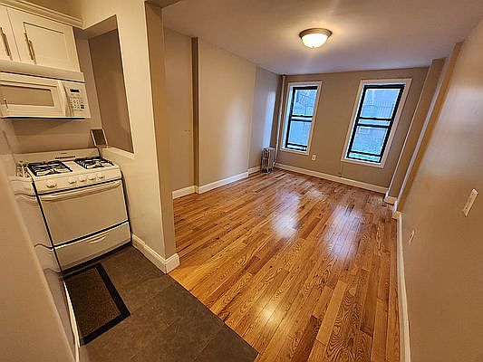 1st image of 546 W 50th St #1RE