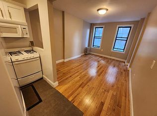 546 W 50th St #1RE, New York, NY 10019