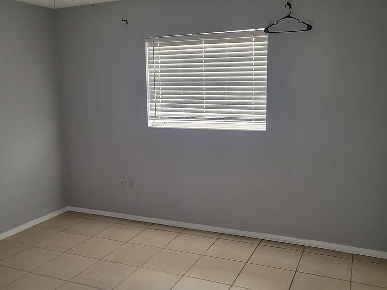 1409 N Lake Ave — Photo 4