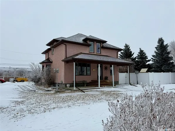 205 5th AVENUE E, Gravelbourg, SK S0H 1X0