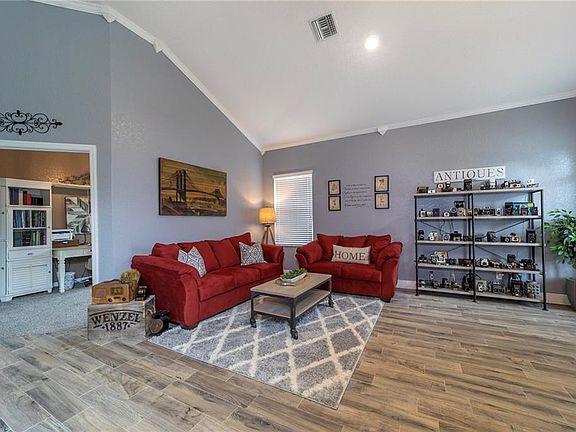 4th image of 278 Tower View Dr W