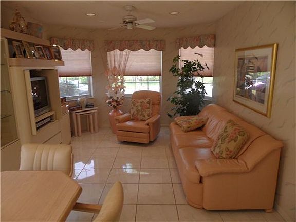 5th image of 7912 Lake Sands Dr