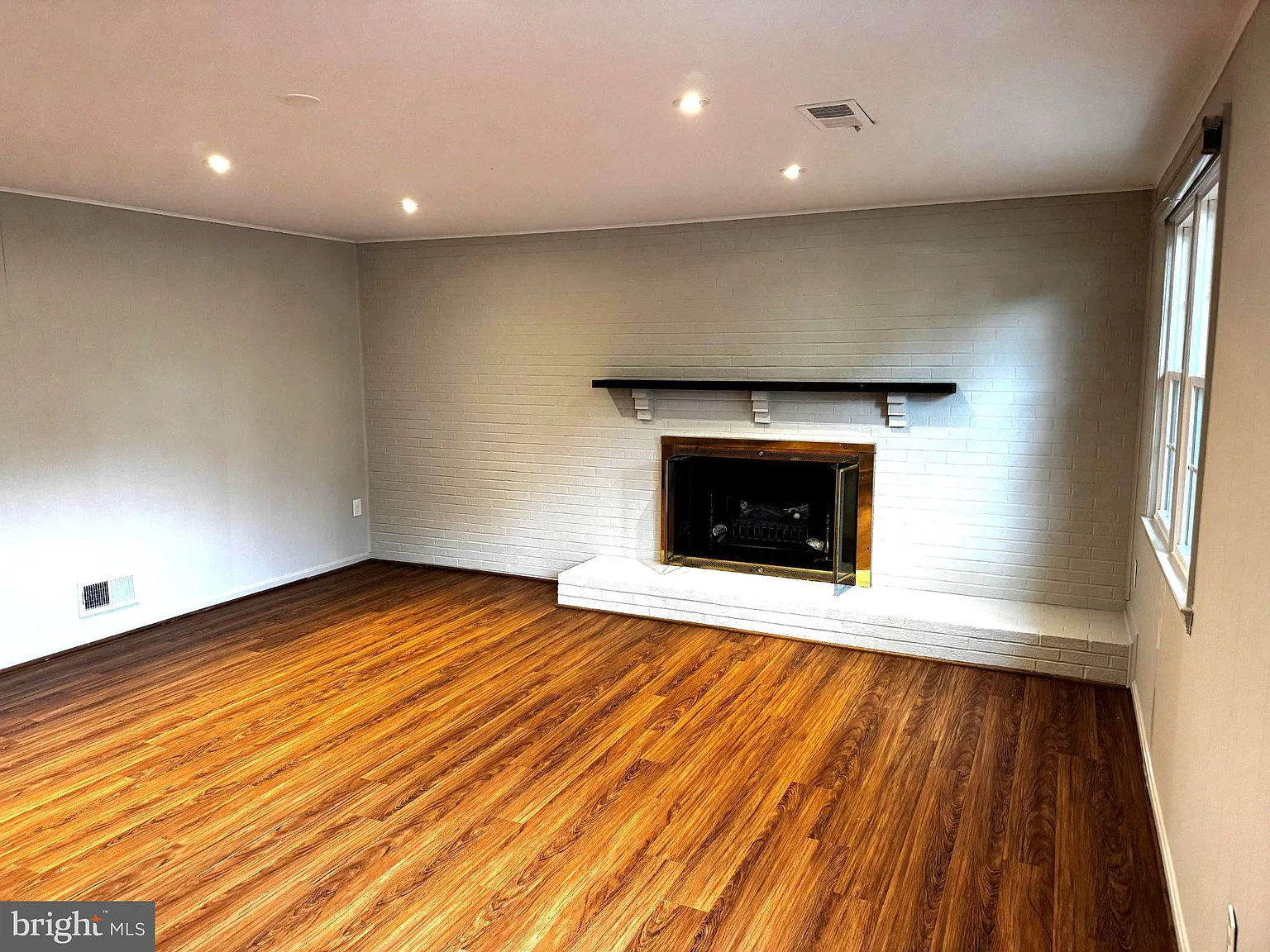 4 bed, 2.5 bath, 1594 sqft, $4,750 — Photo 3
