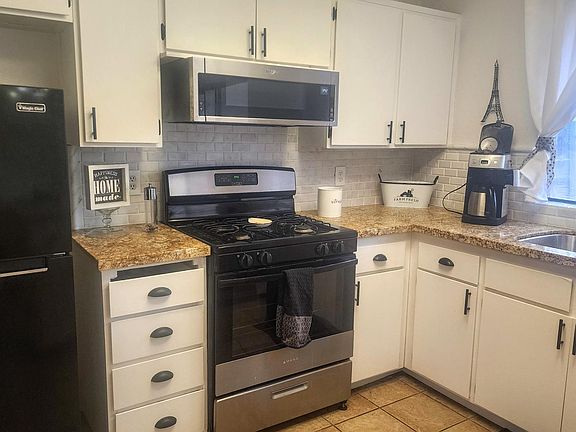 4th image of 1722 E Babcock Ave