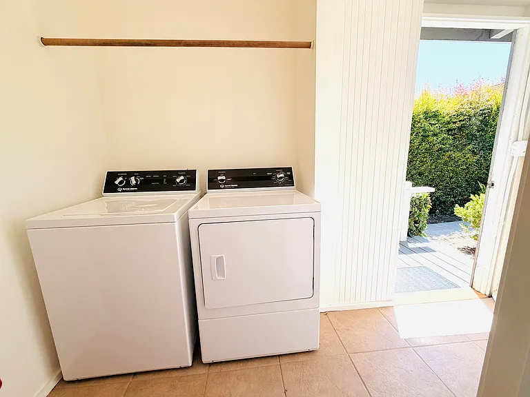 21 E Arrellaga St #B — Photo 15