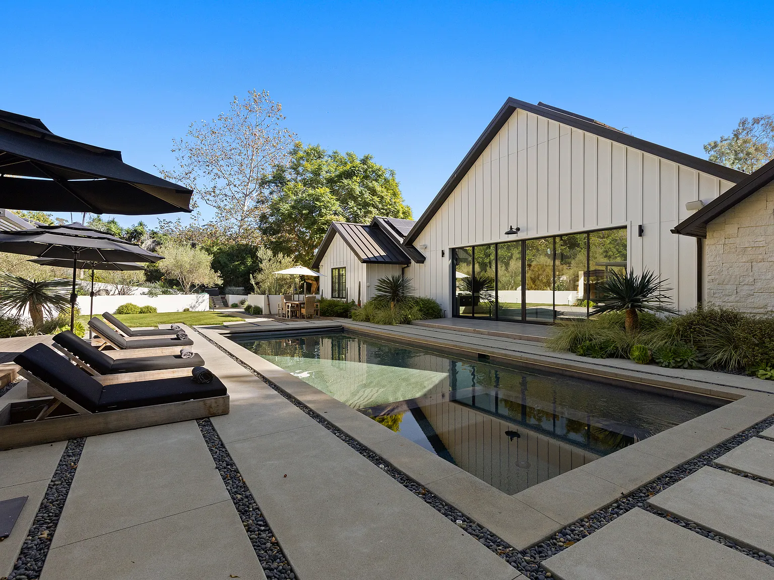 5 bed, 5.5 bath, 5100 sqft, $50,000 — Photo 4