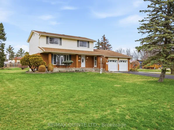19 Country Club Dr, Quinte West, ON K8R 1B4