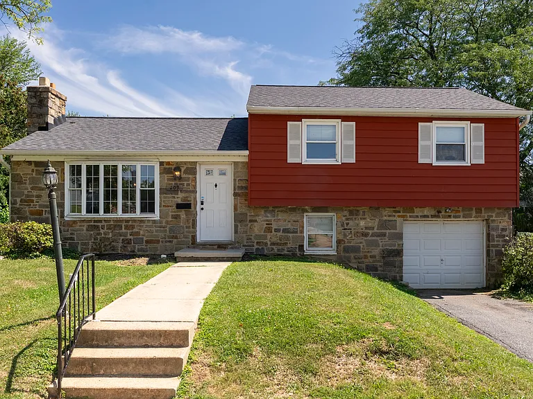 209 Garden Rd — Photo 1