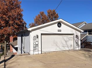 30 Y St, Lake Lotawana, MO 64086