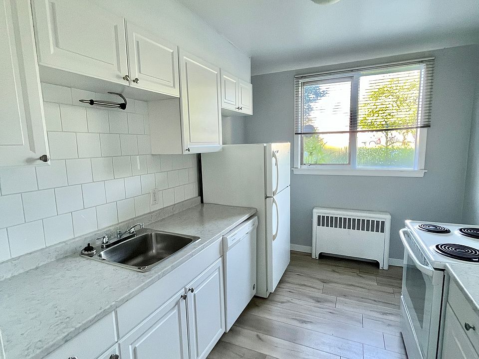 1st image of 11235 117th St NW #9