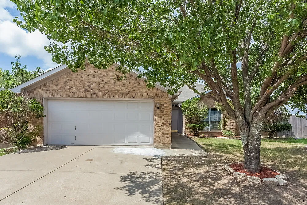 3 bed, 2.0 bath, 1983 sqft, $2,460 — Photo 1