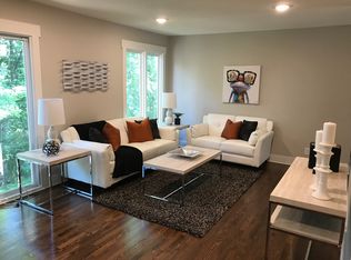 9001 Lakeview Rd, Bloomington, MN 55438