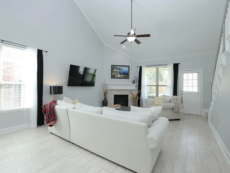 19 Canterborough Pl — Photo 13