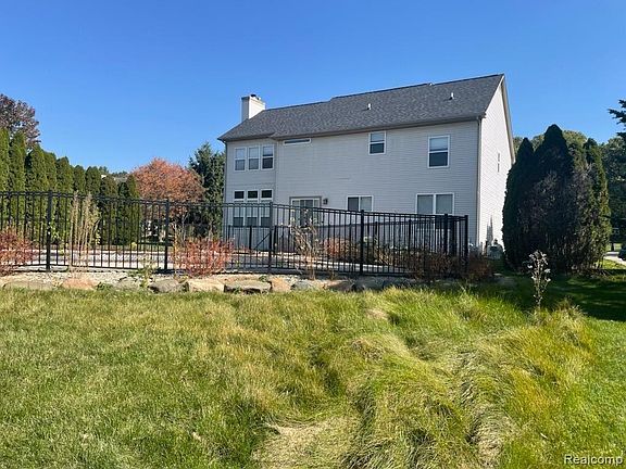 2nd image of 656 Akehurst Ln