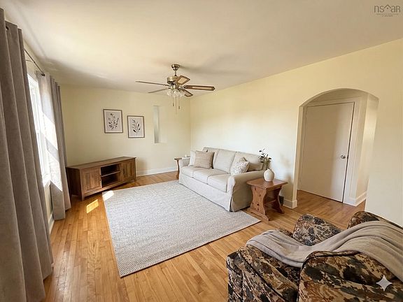 5th image of 125 Cottage St