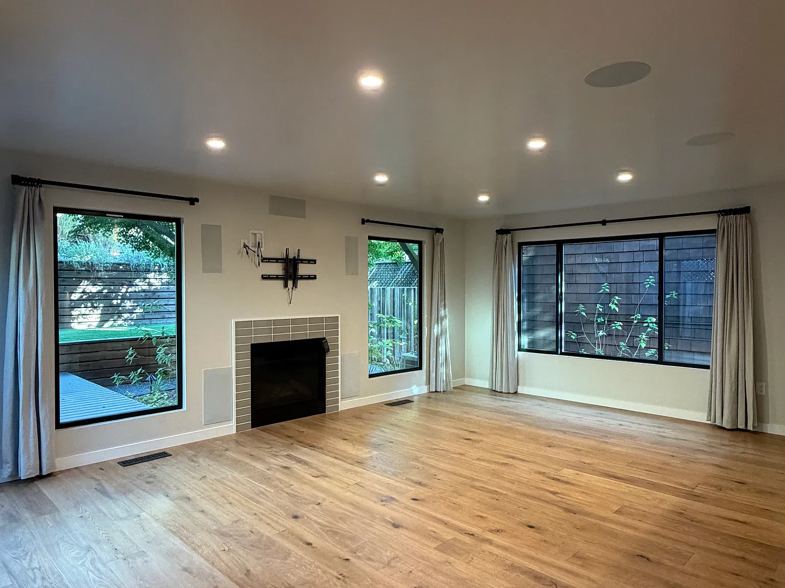 3 bed, 2.5 bath, 1764 sqft, $4,500 — Photo 3