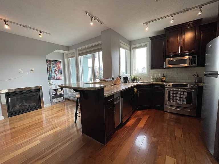 328 21st Ave SW #501 — Photo 24
