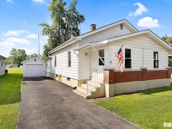 812 E Webster St, Clinton, IL 61727