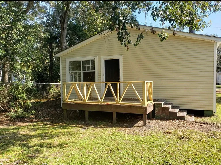 556 Lesesne St — Photo 3