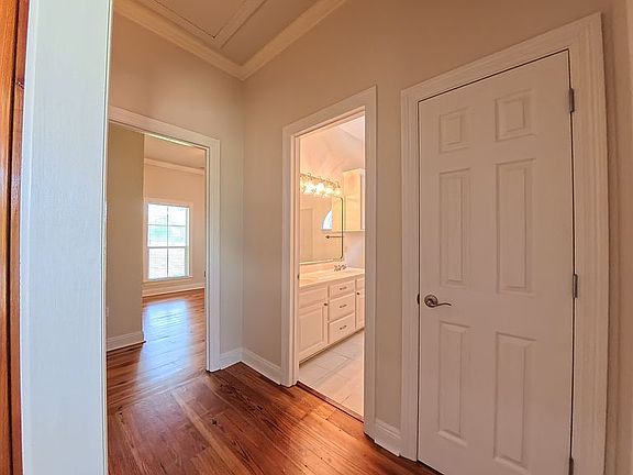 4th image of 8180 Beechwood Dr