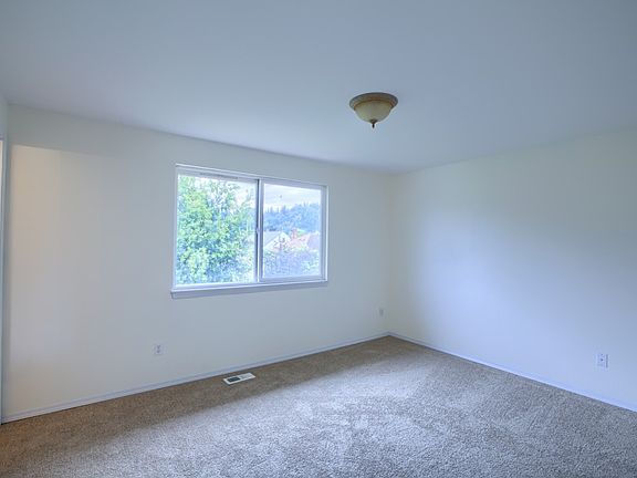 5th image of 142 Seattle Blvd S