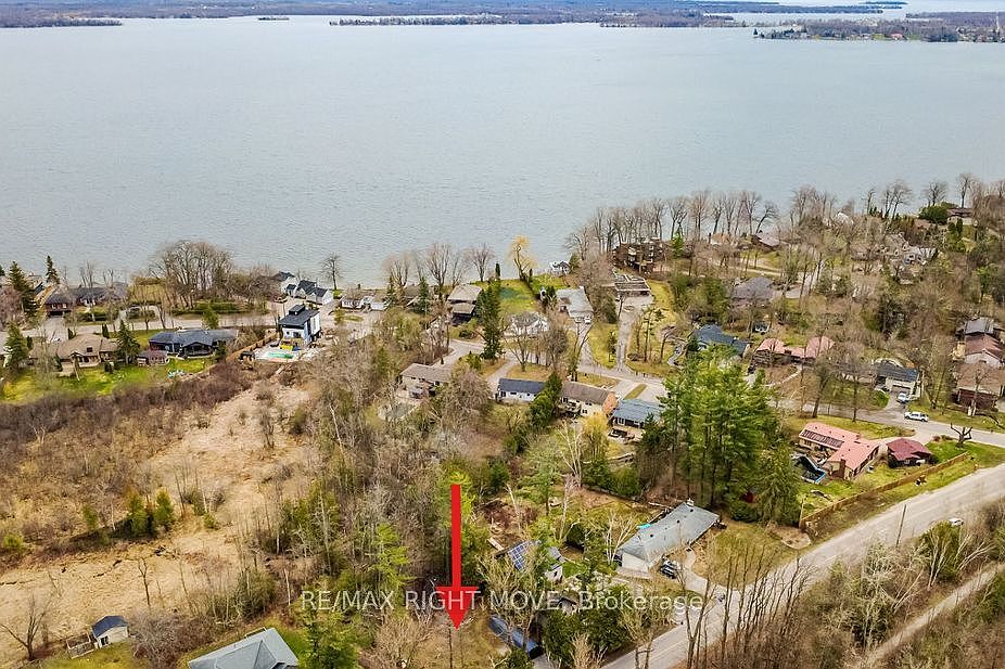 1st image of 454 Bay St