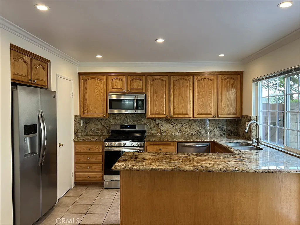 4 bed, 1692 sqft, $4,800 — Photo 4
