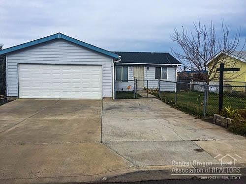 2nd image of 1575 NW Teal Loop