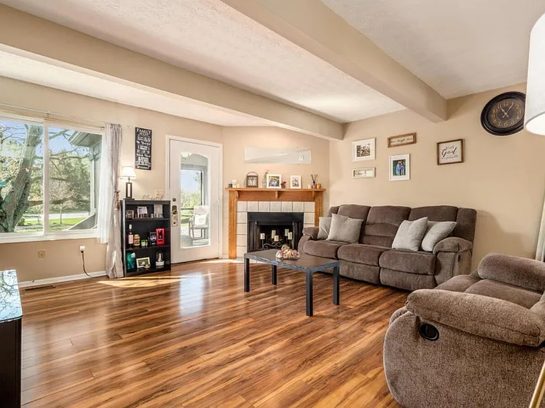 6985 Muirfield Dr — Photo 3