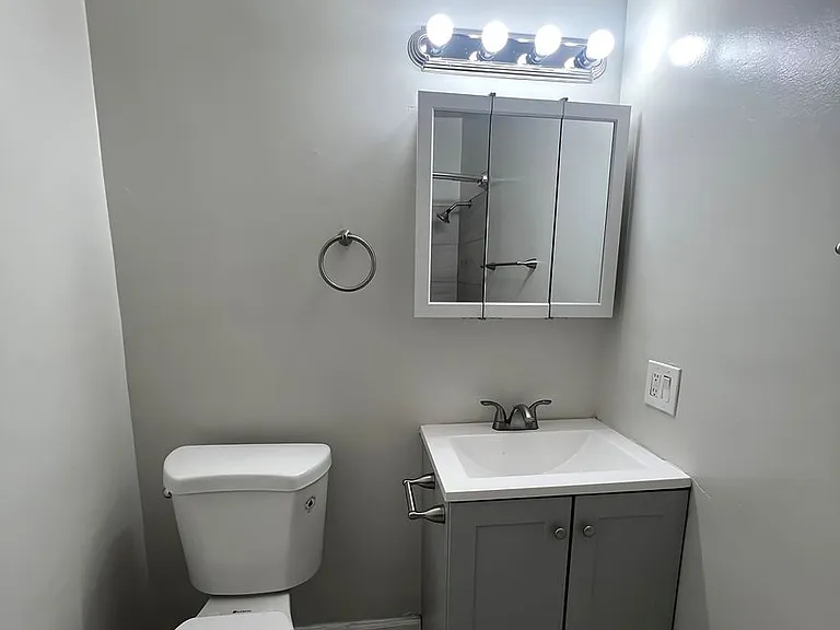 212 W Plymouth St — Photo 9