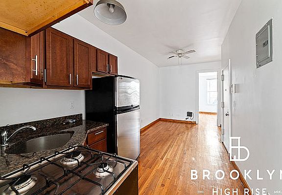 4th image of 1505 Gates Ave APT 2R