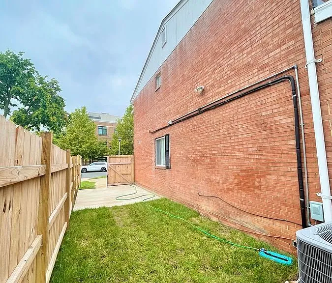 1009 1st St — Photo 14