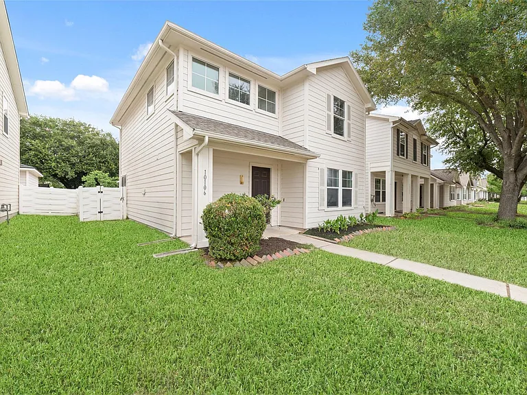 10106 Farrell Dr — Photo 2