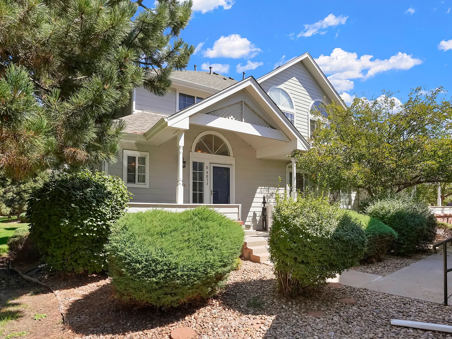 3 bed, 2.5 bath, 1718 sqft, $3,500 — Photo 2