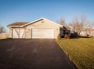 5705 Longest Dr, South Beloit, IL 61080